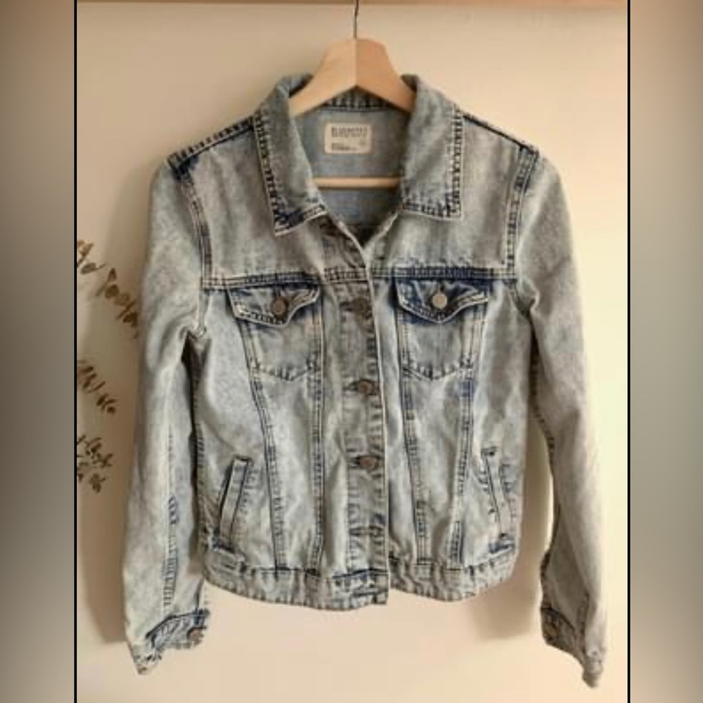 BLUENOTES Faded Light Blue Denim Jean Jacket. Small